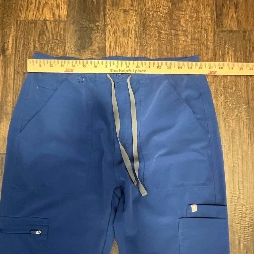 Men’s Figs Cairo Cargo Scrub Pants Size Men’s Medium Color Royal Blue